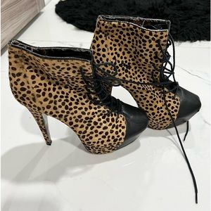 Super stylish Betsy Johnson ankle boots!